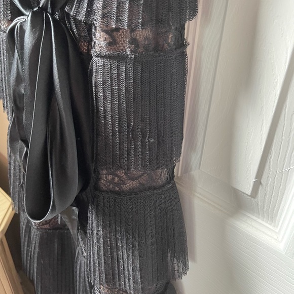 BCBG MAXAZRIA black lace gown - Picture 5 of 8